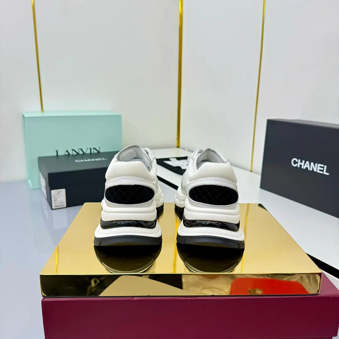 👟👟Ex-factory price 700👟👟 Chanel casual small leather shoes ~ original calfskin panda shoes Chanel 25C latest hot style panda black and white sports shoes casual sneakers small fragrance hot item classic black and white panda color coco girls must pay for it Fabric: original customized first-layer cowhide Inner: original imported breathable mesh lining Outsole: Original molded rubber + TPU combination Size: Women's 35-41